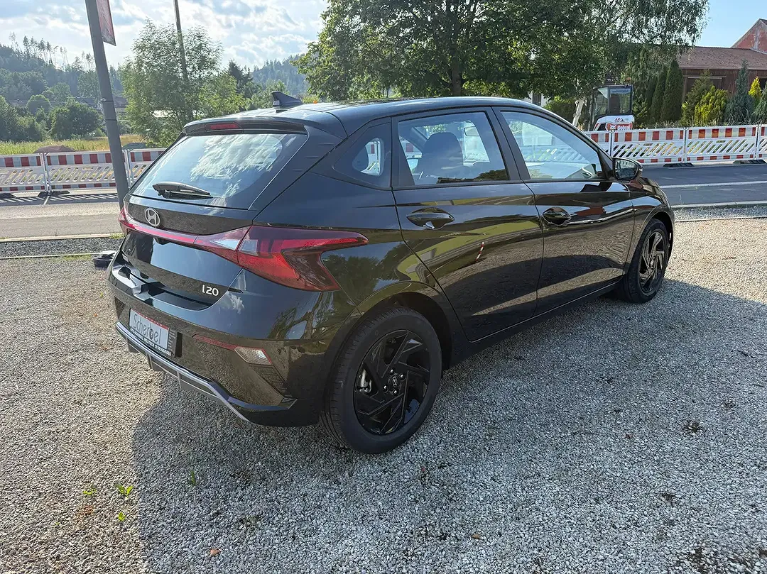 Hyundai i20 - Thumbnail 3