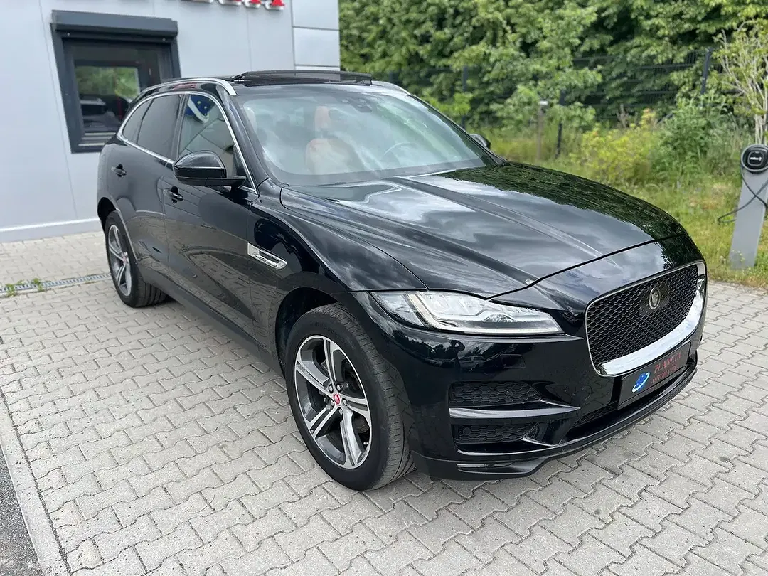 Jaguar F-Pace - Thumbnail 4