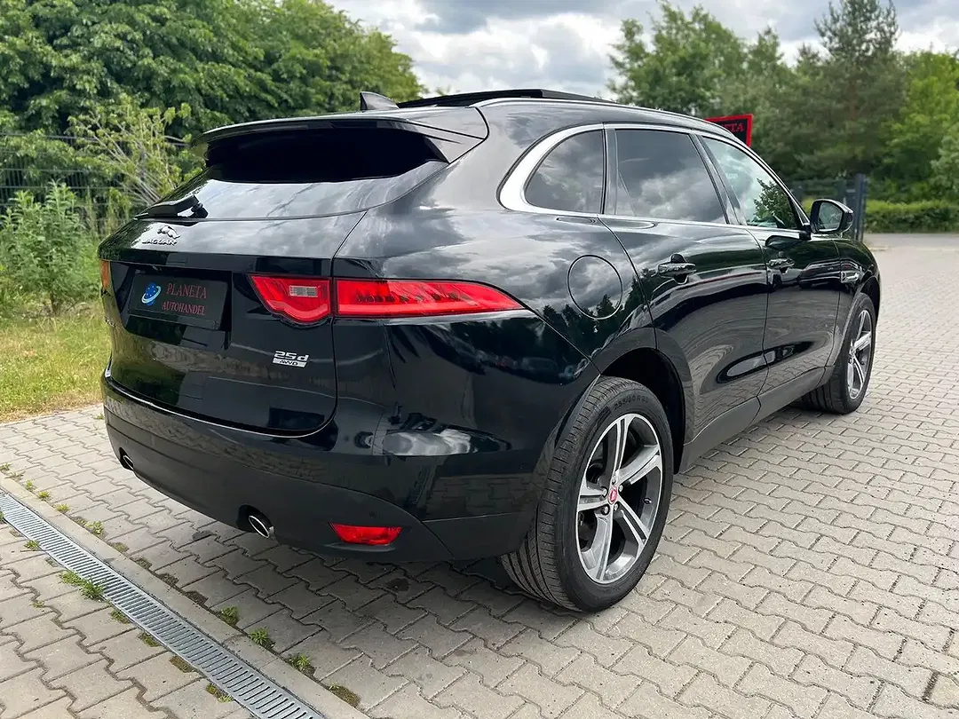 Jaguar F-Pace - Thumbnail 6