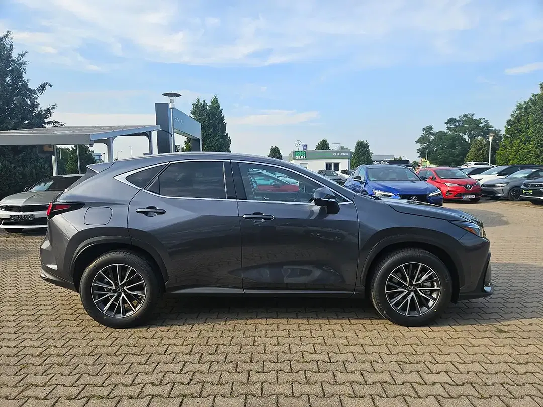 Lexus NX 450h+ - Thumbnail 13
