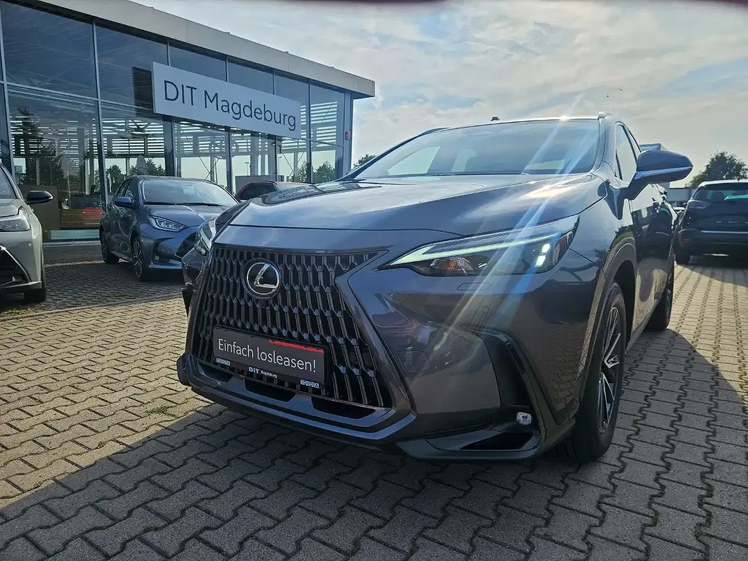 Lexus NX 450h+ - Thumbnail 3