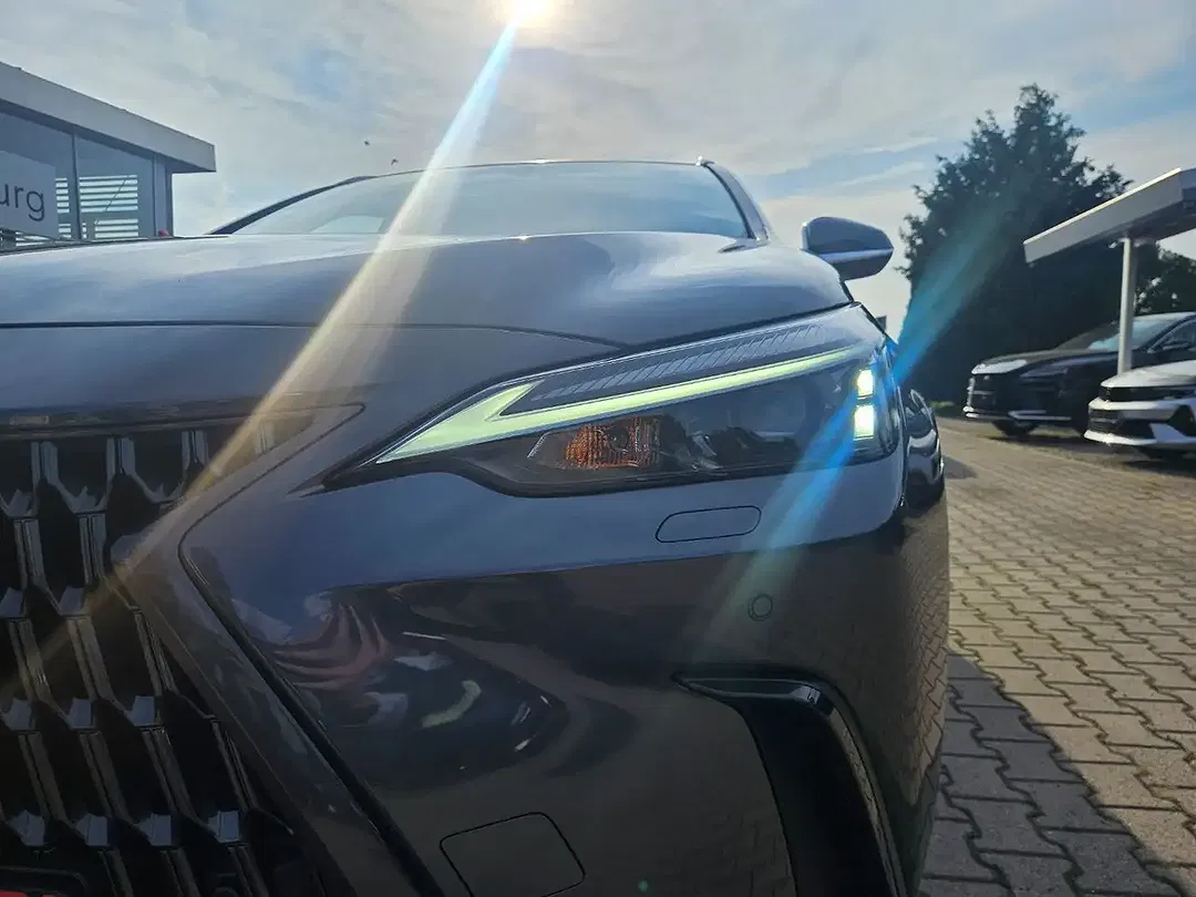 Lexus NX 450h+ - Thumbnail 4