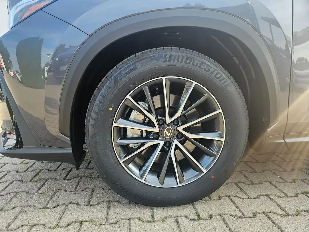 Lexus NX 450h+ - Thumbnail 5