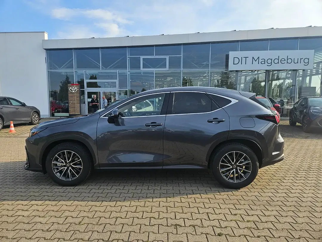 Lexus NX 450h+ - Thumbnail 6