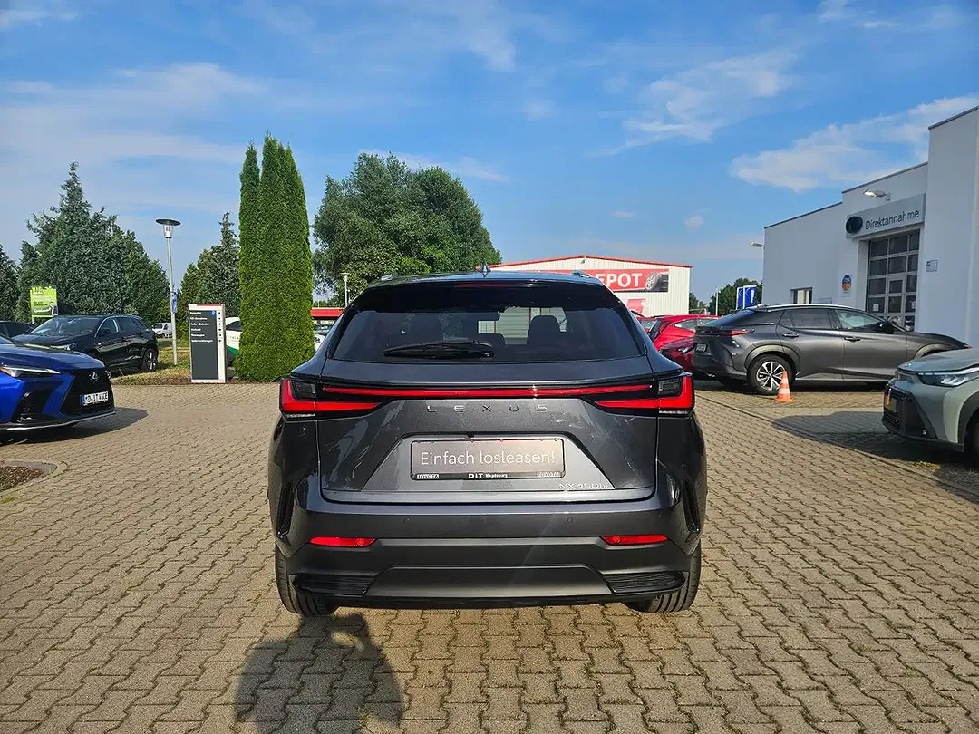 Lexus NX 450h+ - Thumbnail 8