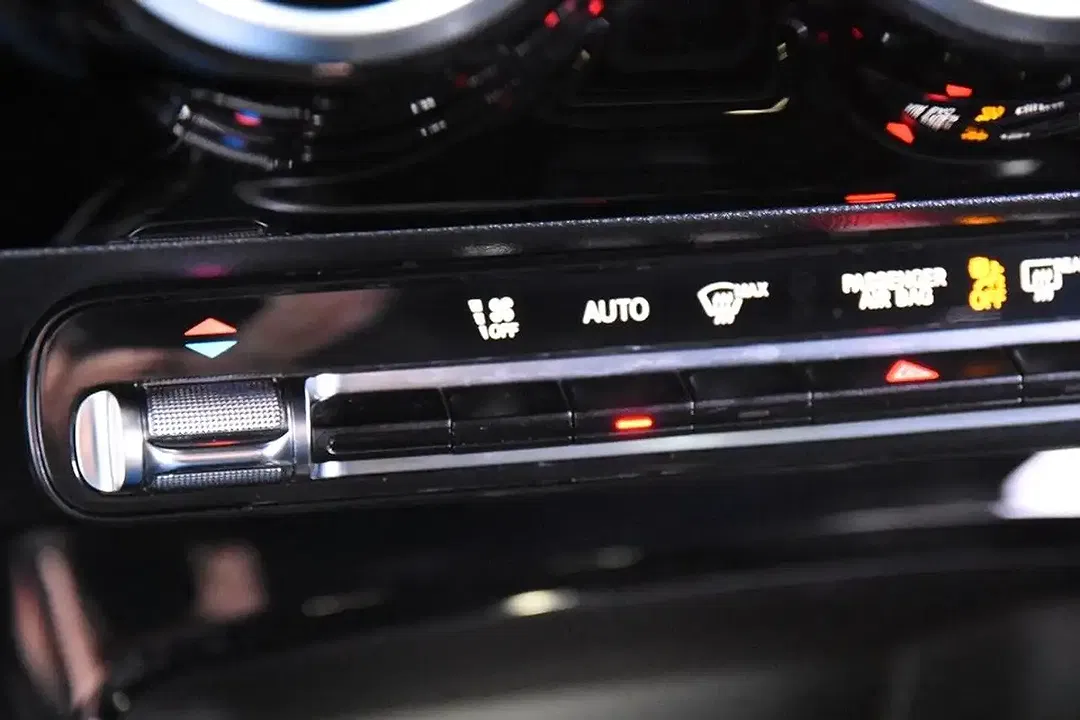 Mercedes-Benz CLA 180 - Thumbnail 13
