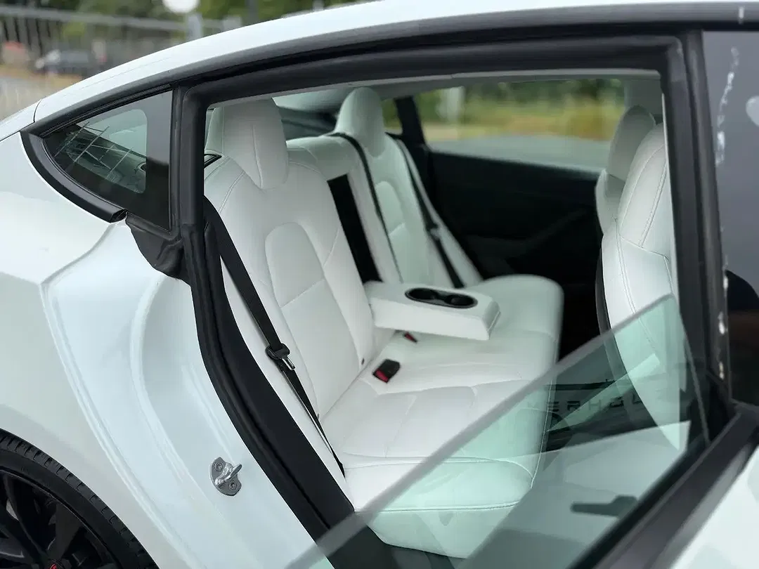 Tesla Model 3 - Thumbnail 13