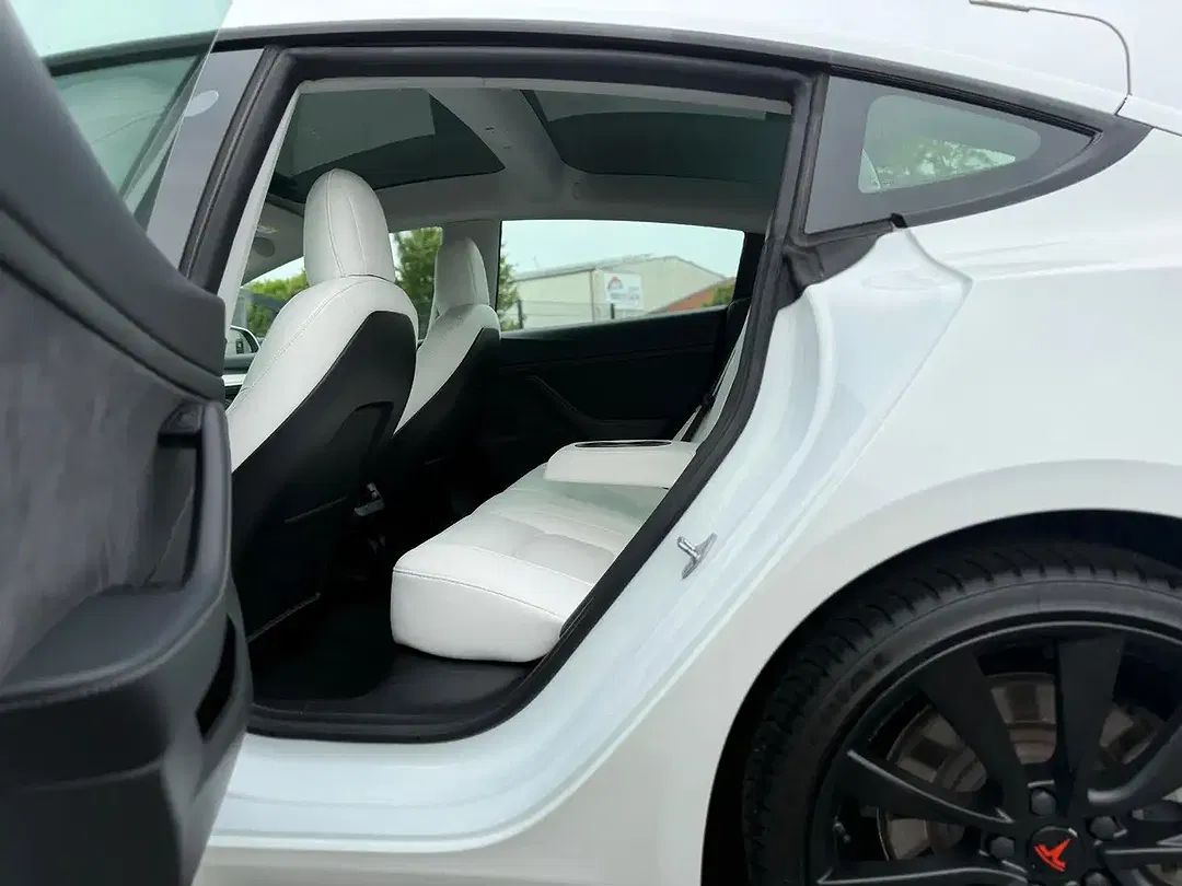 Tesla Model 3 - Thumbnail 14