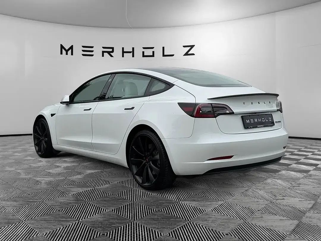 Tesla Model 3 - Thumbnail 5