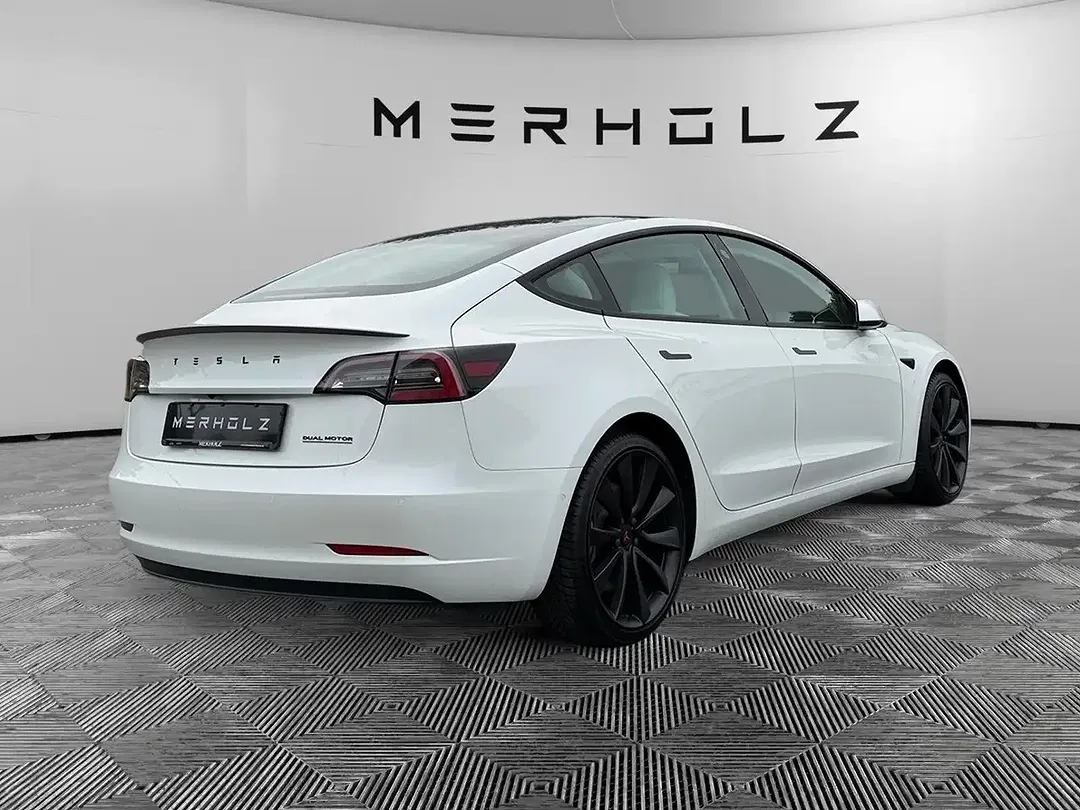 Tesla Model 3 - Thumbnail 7