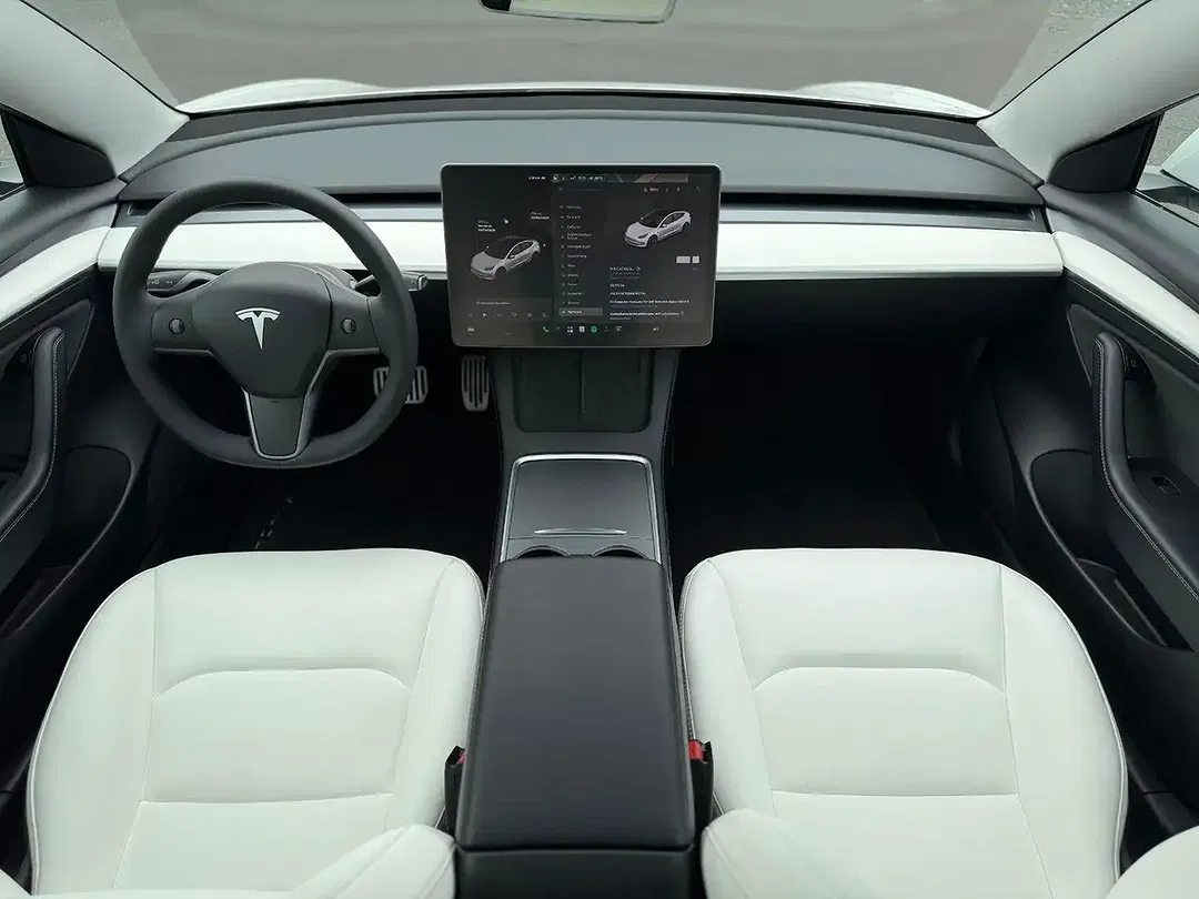 Tesla Model 3 - Thumbnail 8