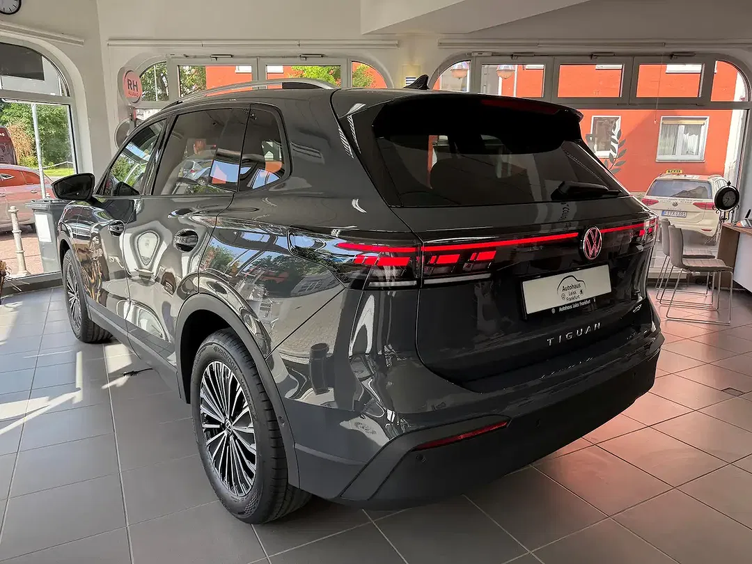 Volkswagen Tiguan - Thumbnail 3