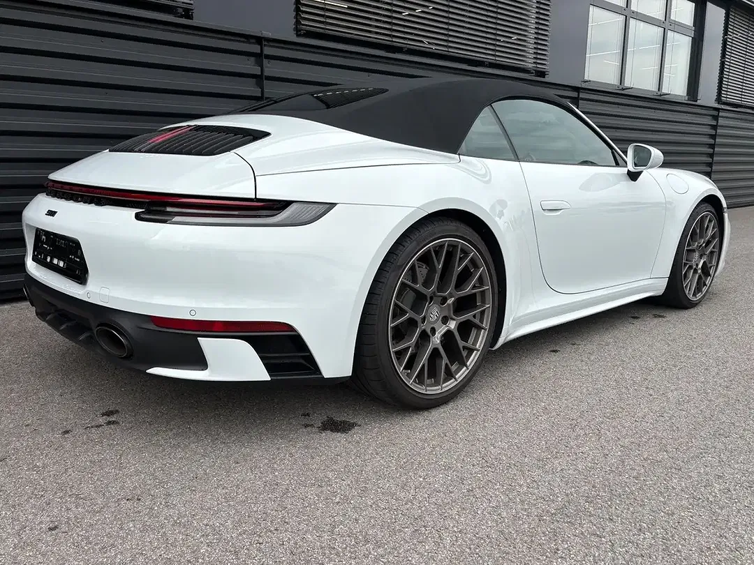 Porsche 992 - Thumbnail 3