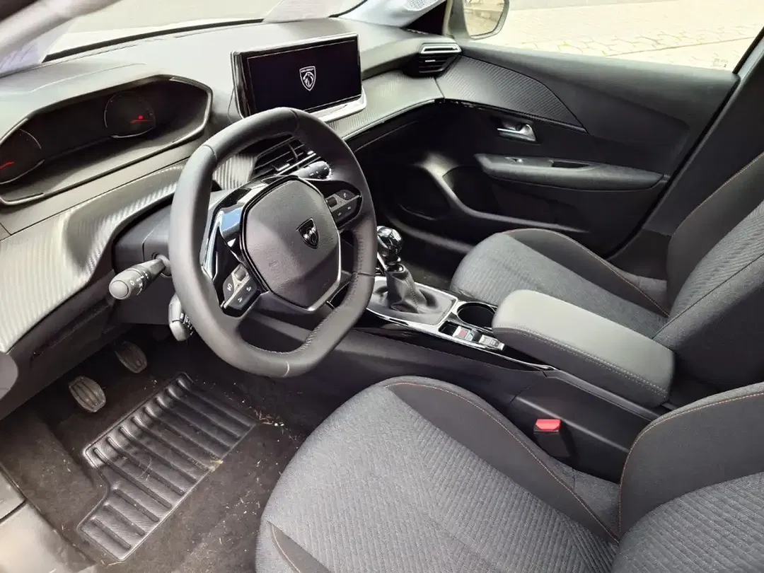Peugeot 208 - Thumbnail 6