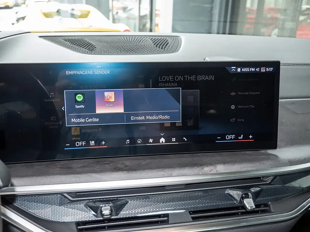 BMW X7 - Thumbnail 12