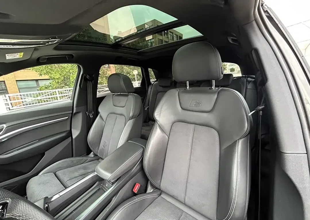 Audi Q8 e-tron 55 quattro Matrix LED - foto 15