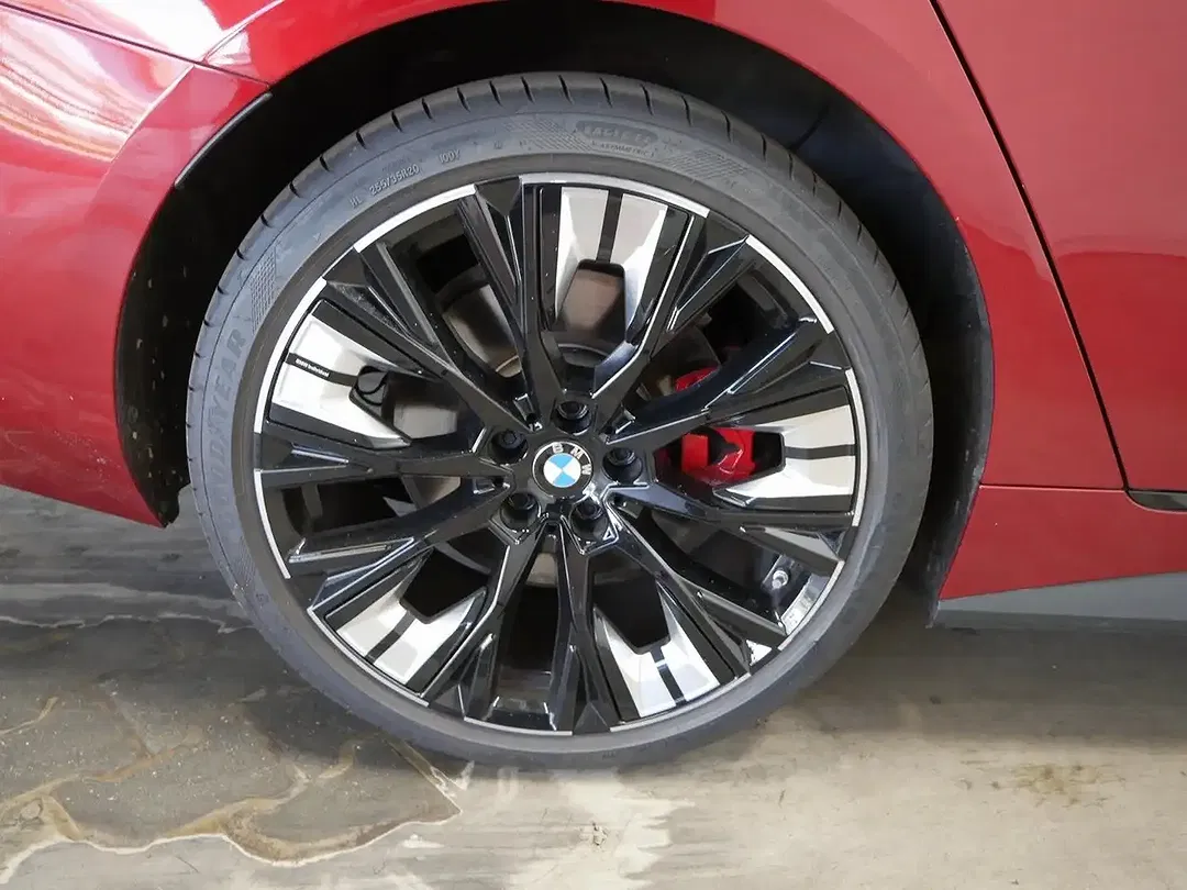 BMW i4 - Thumbnail 18