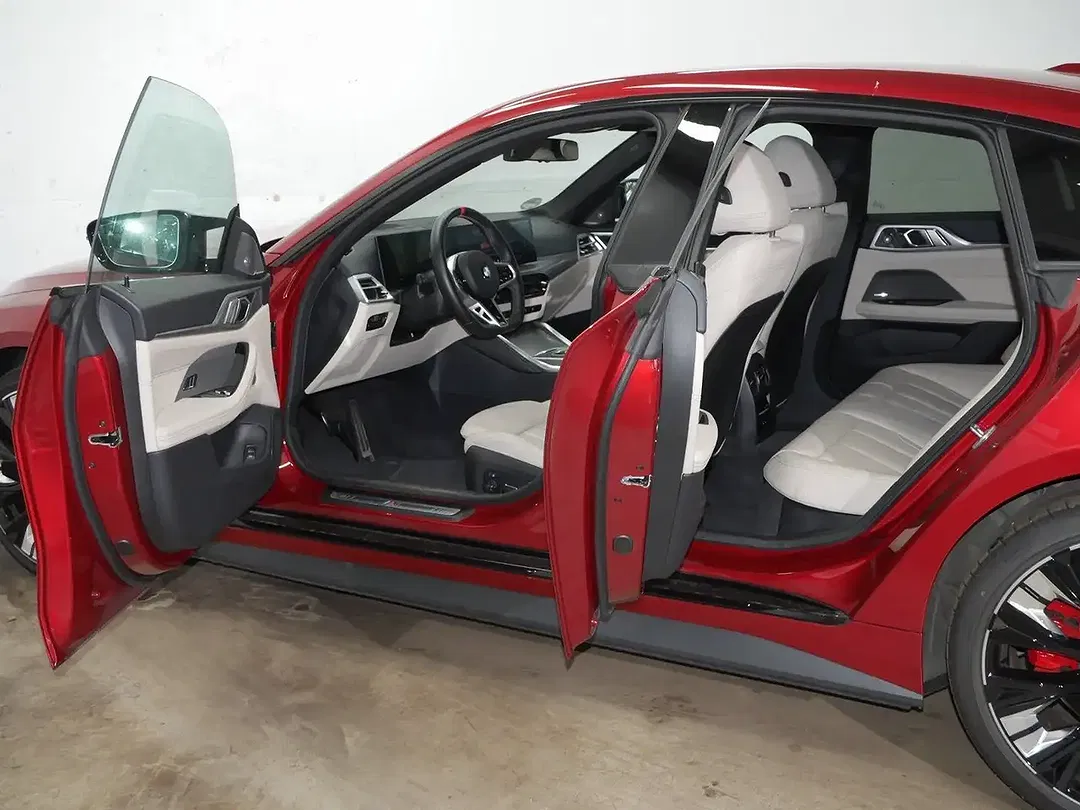 BMW i4 - Thumbnail 3