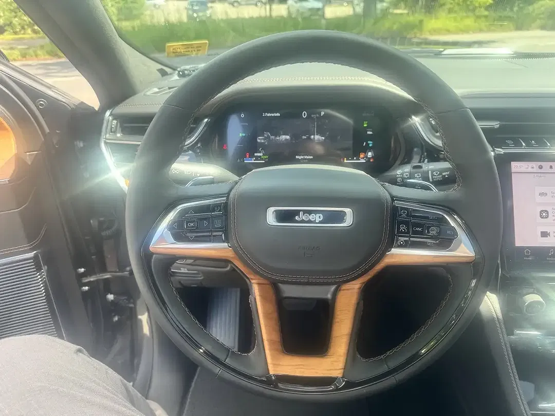 Jeep Grand Cherokee - Thumbnail 15