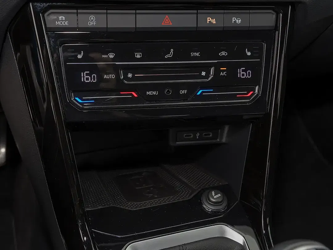 Volkswagen T-Roc - Thumbnail 13