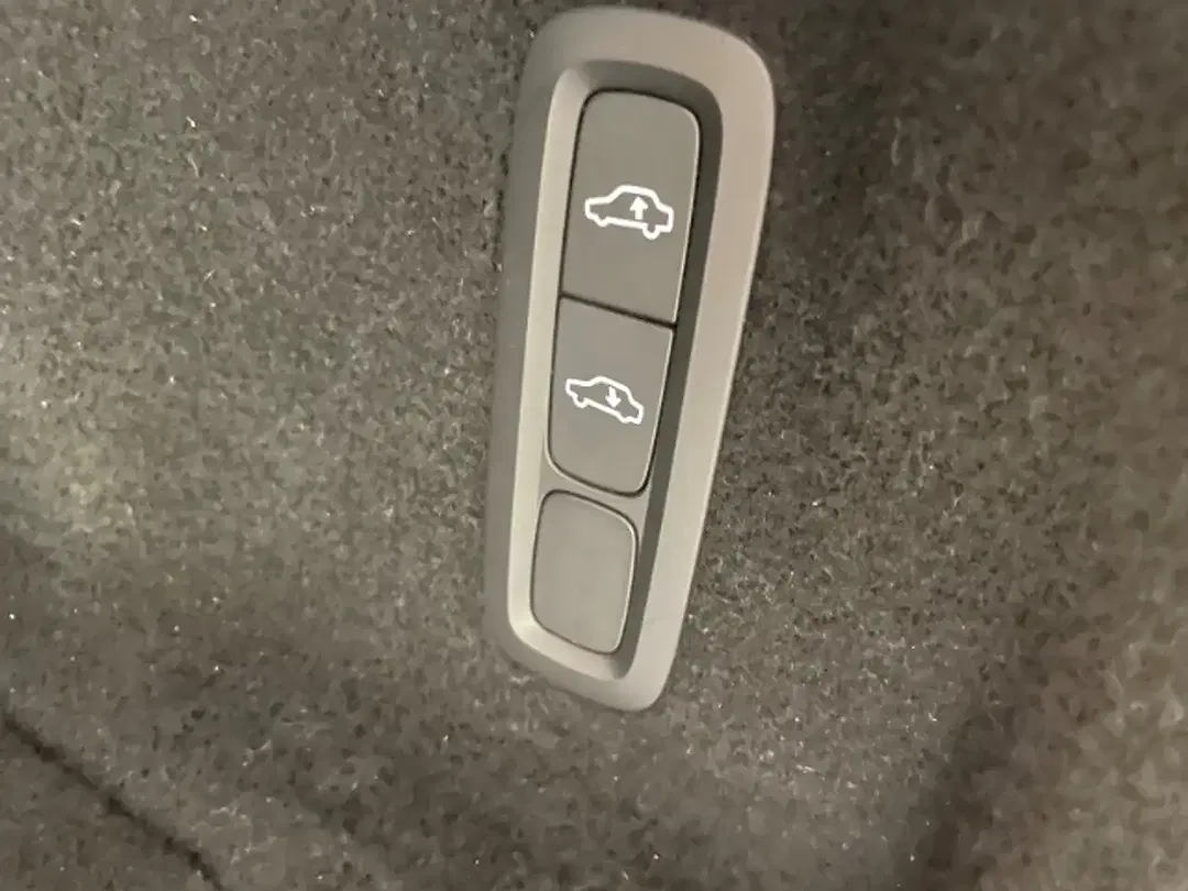 Volvo XC60 - Thumbnail 9