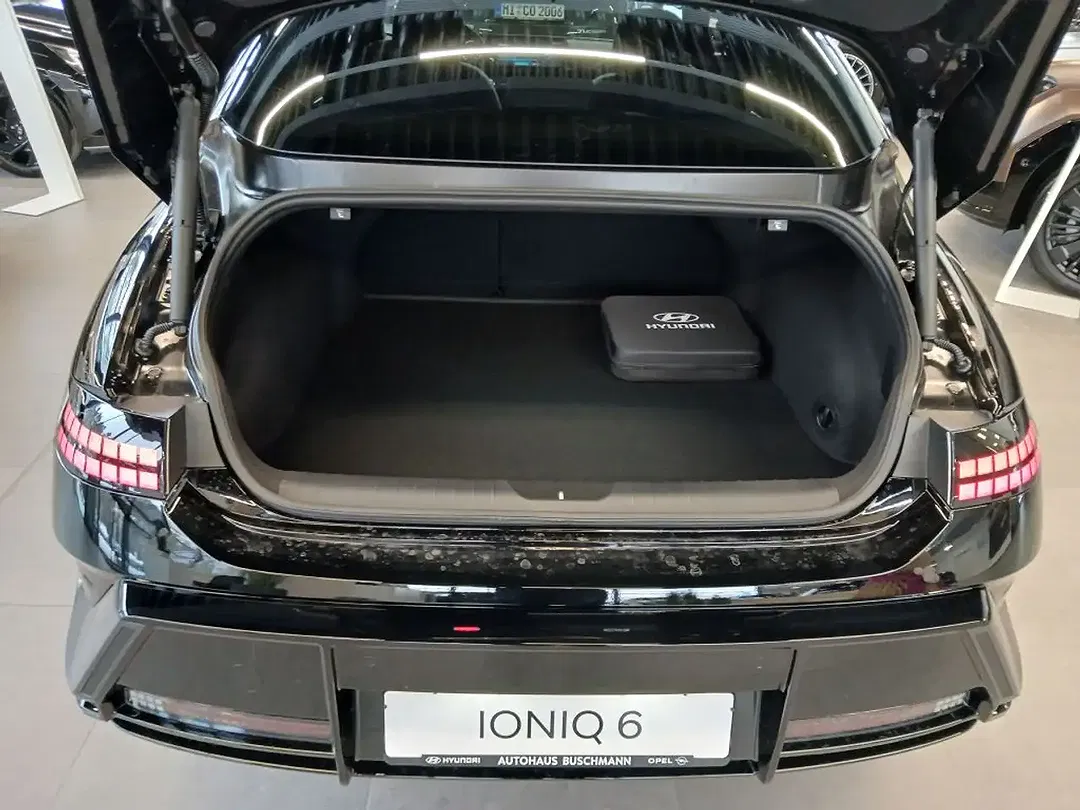 Hyundai IONIQ 6 - Thumbnail 10