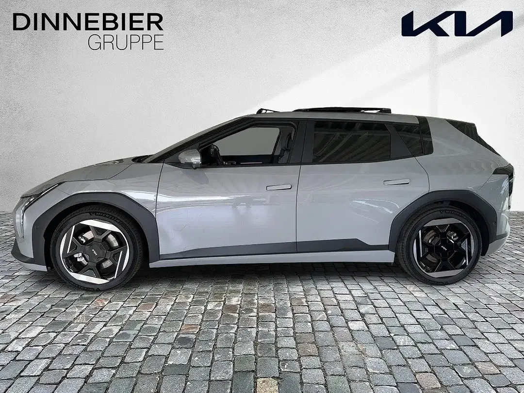 Kia EV4 - Thumbnail 3