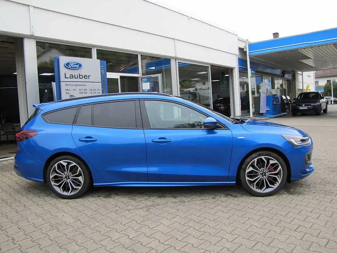 Ford Focus - Thumbnail 2