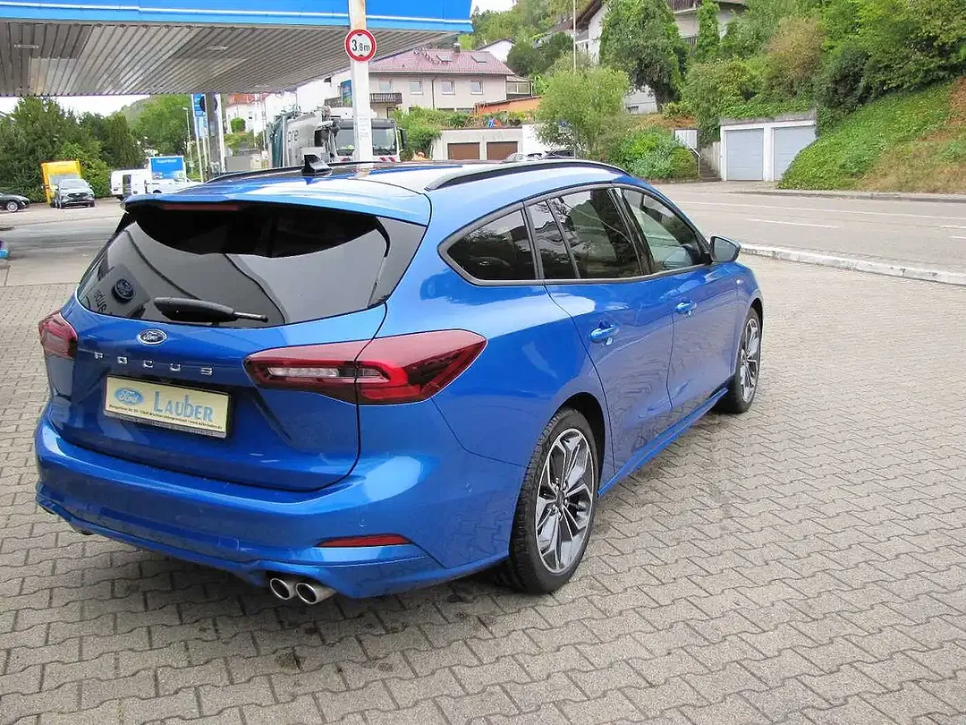 Ford Focus - Thumbnail 4