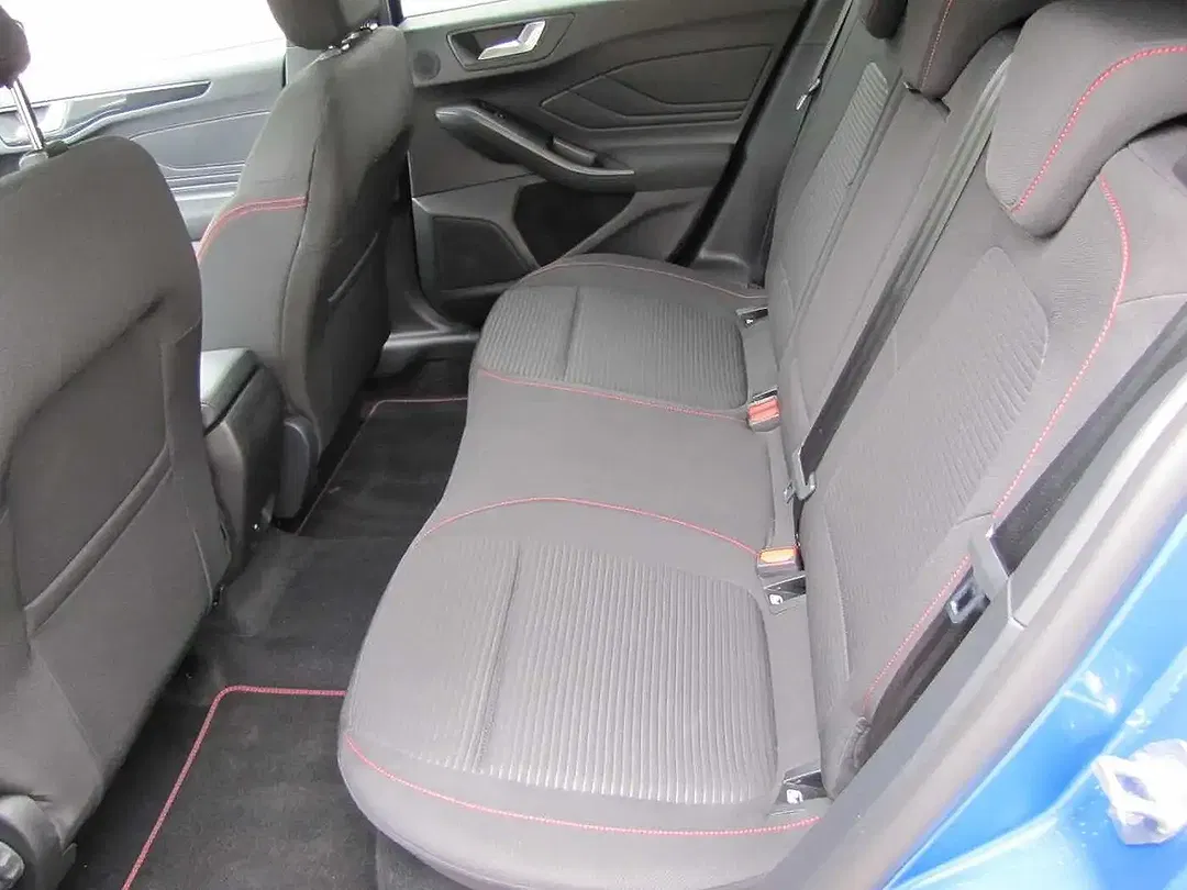 Ford Focus - Thumbnail 8
