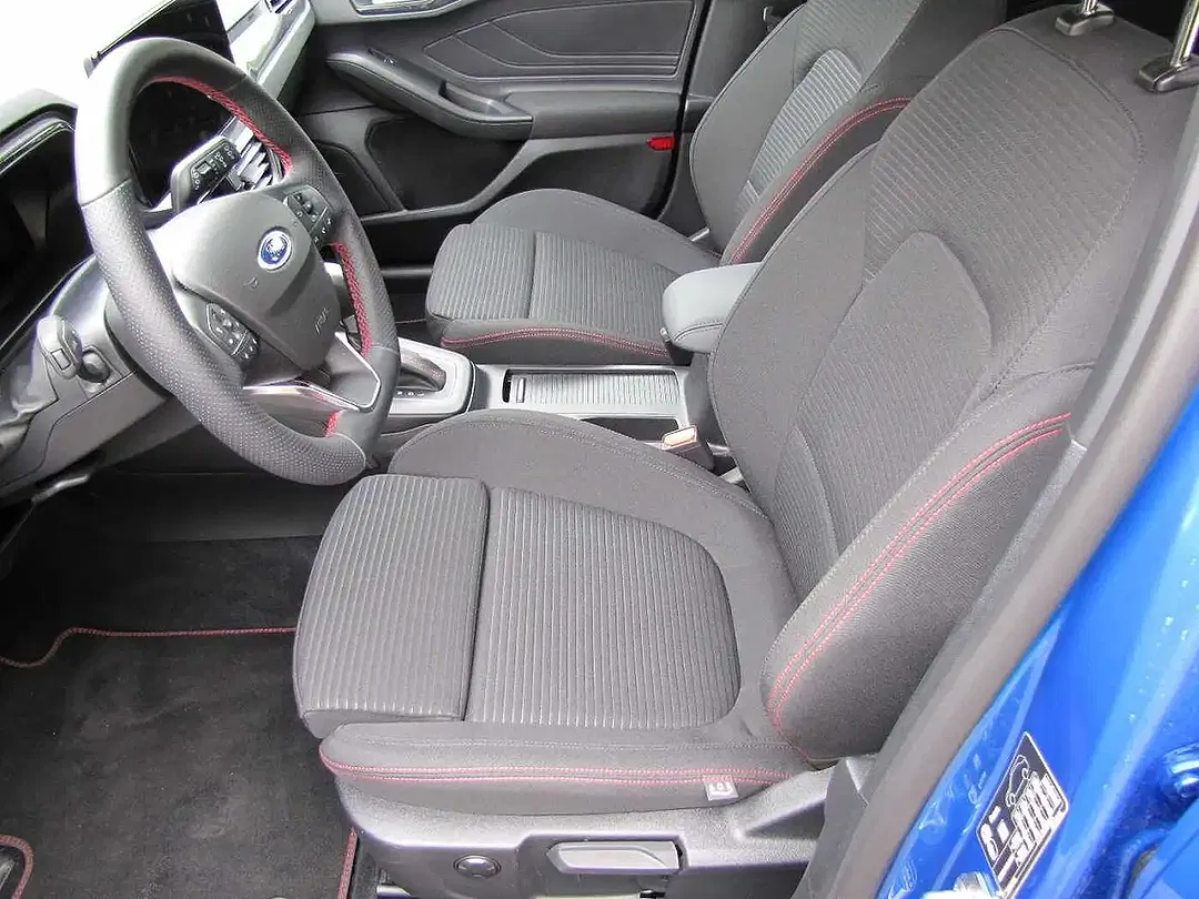 Ford Focus - Thumbnail 9