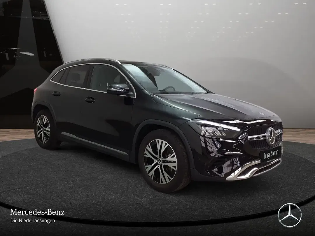 Mercedes-Benz GLA 200 - Thumbnail 4