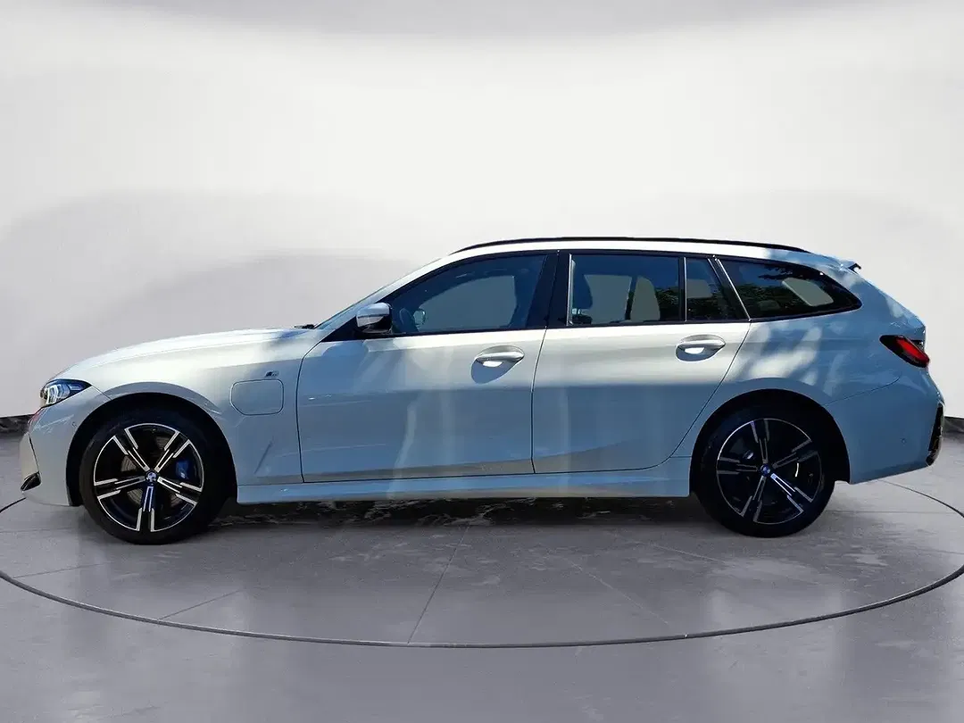 BMW 330 - Thumbnail 2