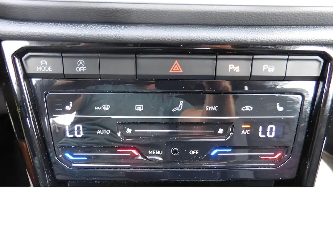Volkswagen T-Roc - Thumbnail 7