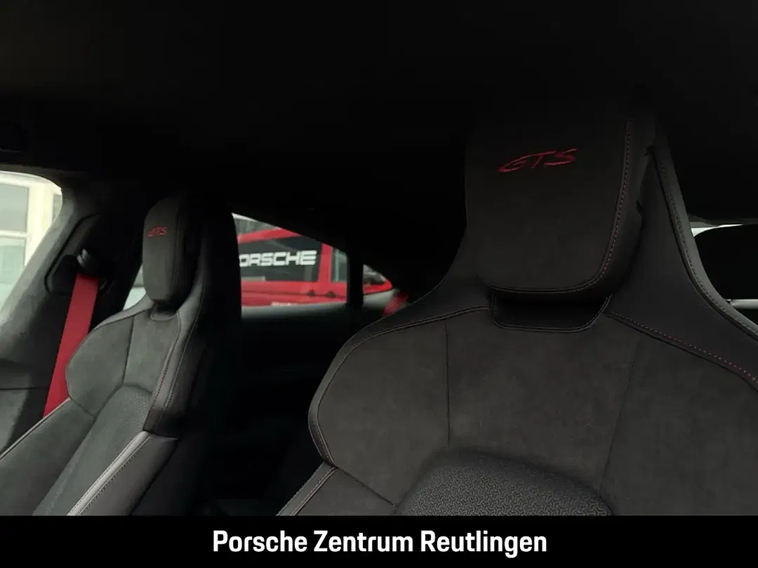 Porsche Taycan - Thumbnail 14