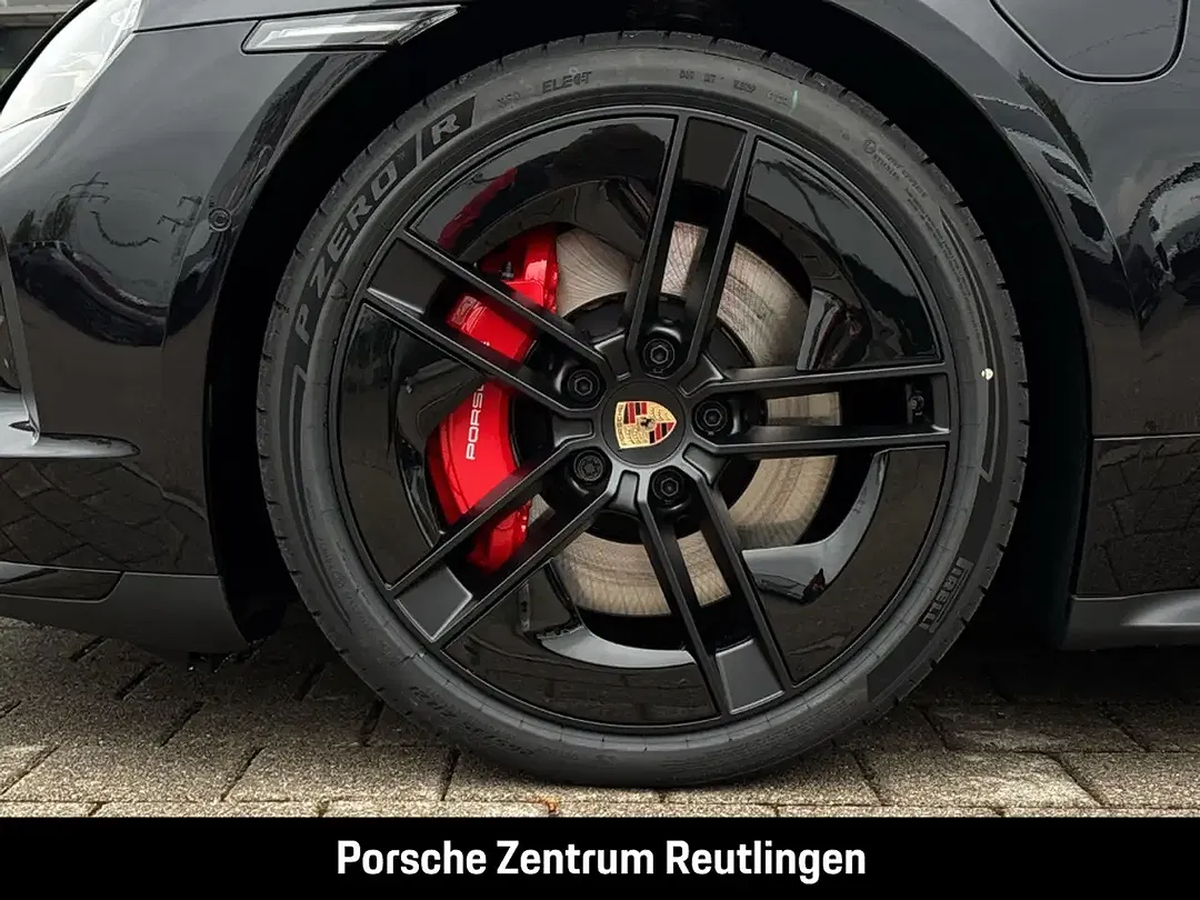 Porsche Taycan - Thumbnail 6