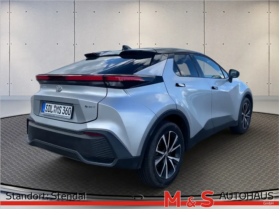 Toyota C-HR - Thumbnail 4