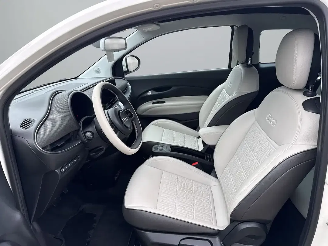 Fiat 500e - Thumbnail 9