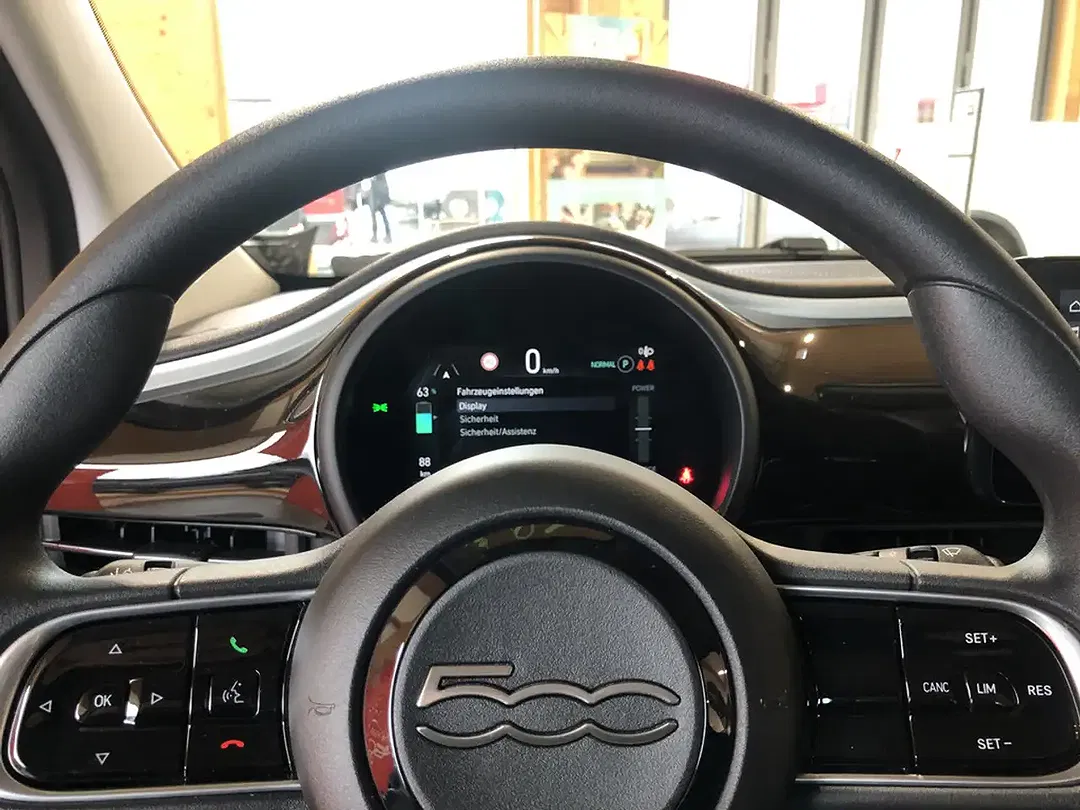 Fiat 500e - Thumbnail 9