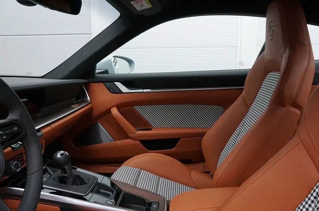 Porsche 911 - Thumbnail 10