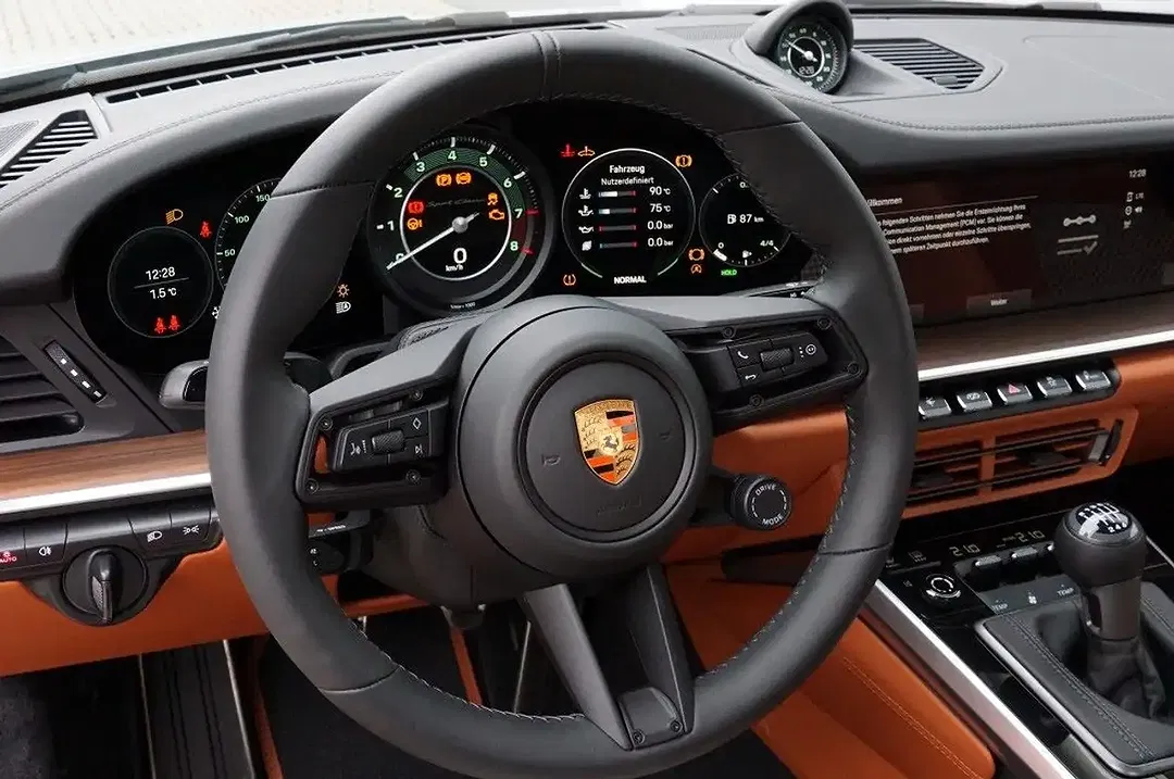 Porsche 911 - Thumbnail 11