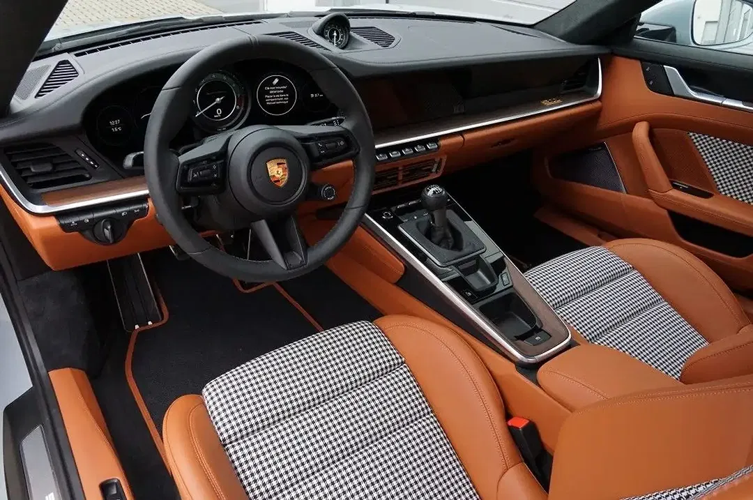 Porsche 911 - Thumbnail 12