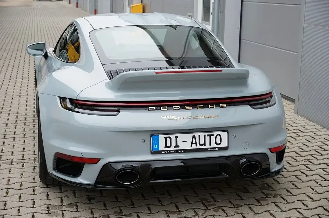 Porsche 911 - Thumbnail 3