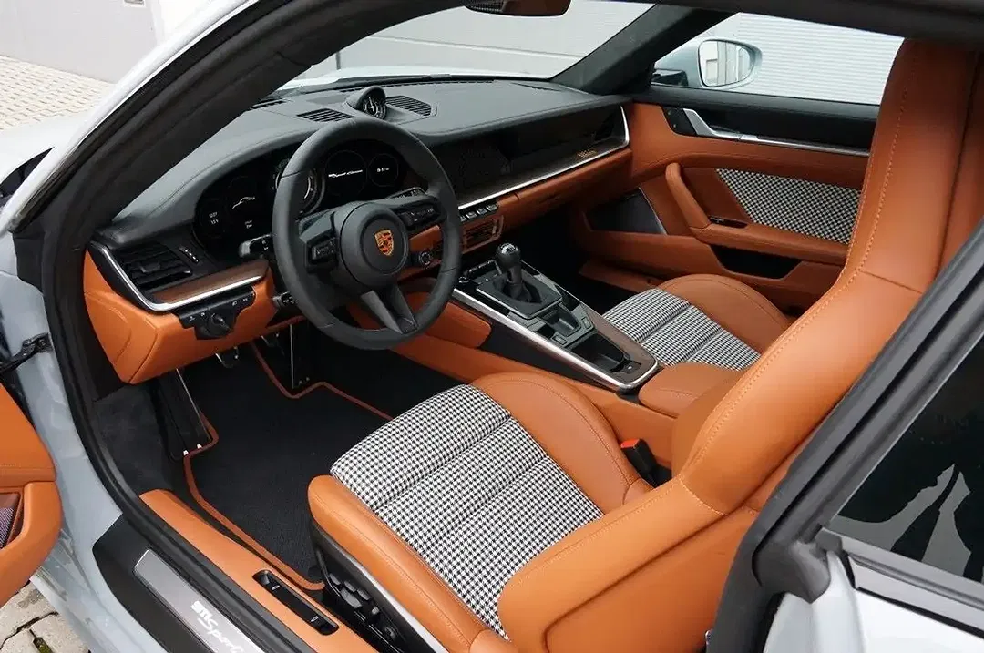Porsche 911 - Thumbnail 9