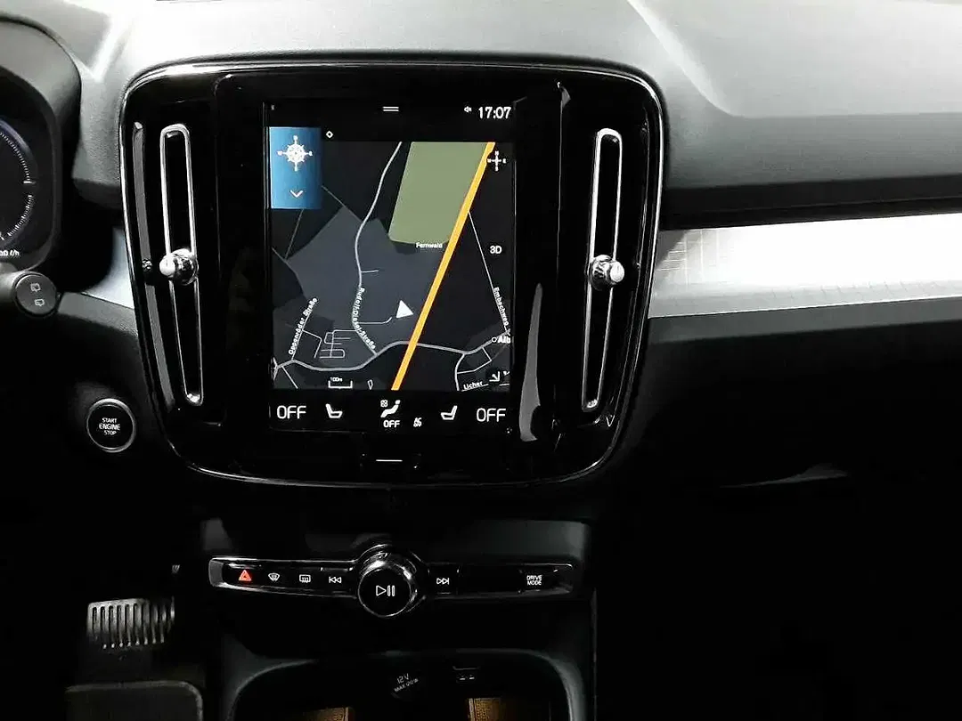 Volvo XC40 - Thumbnail 3