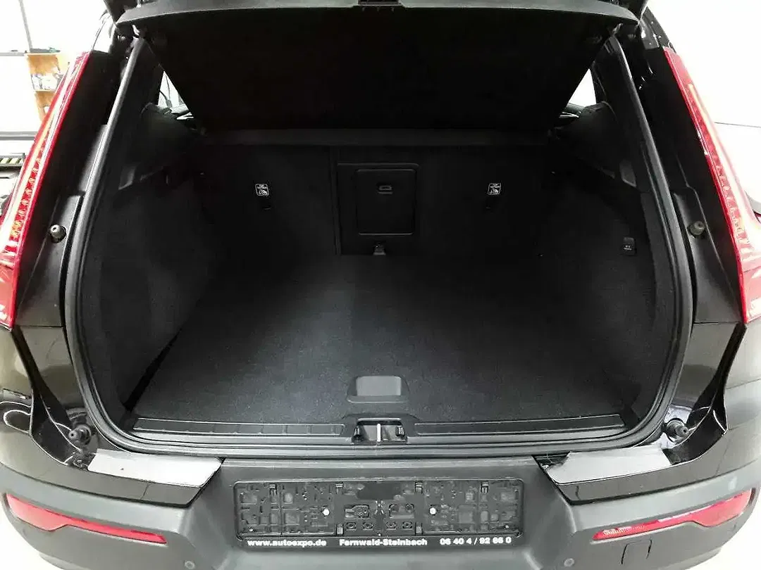 Volvo XC40 - Thumbnail 4