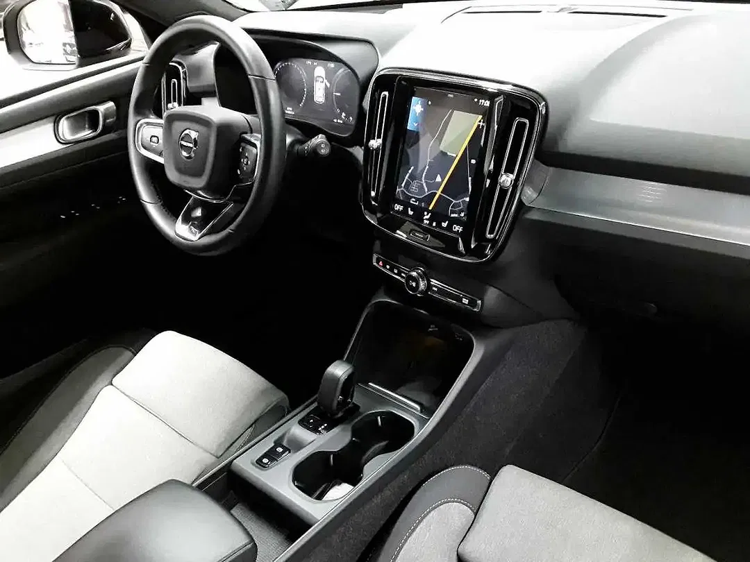 Volvo XC40 - Thumbnail 5