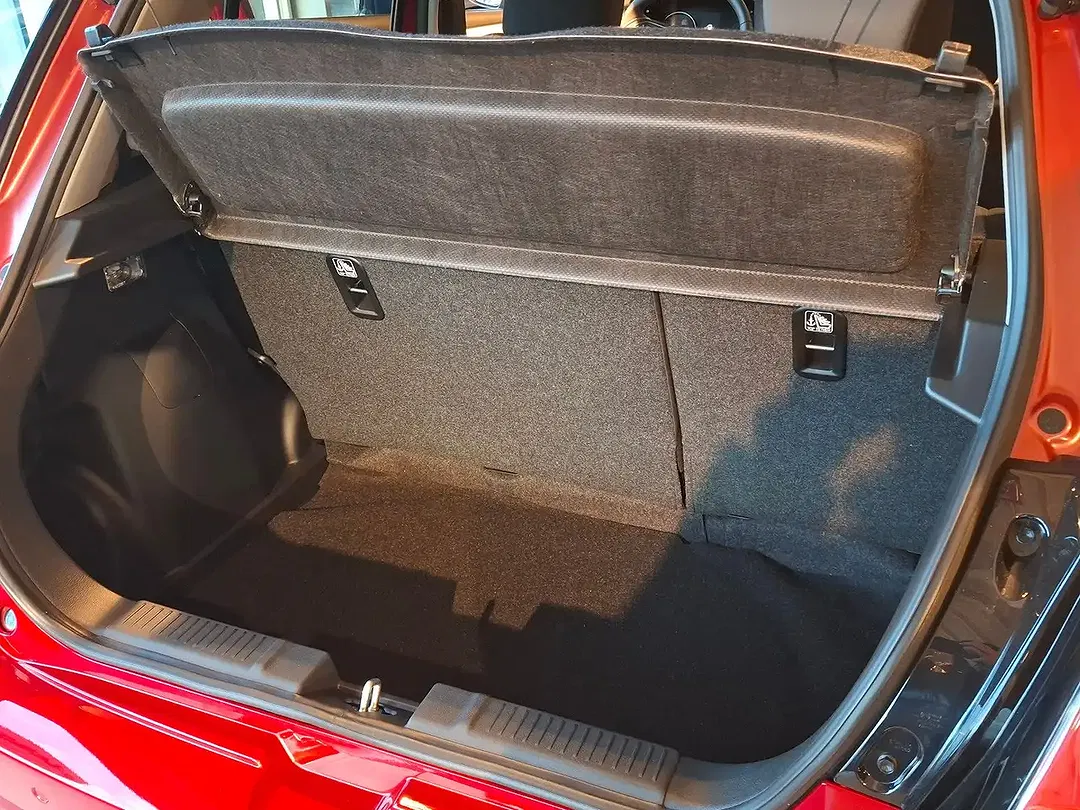 Suzuki Swift - Thumbnail 8