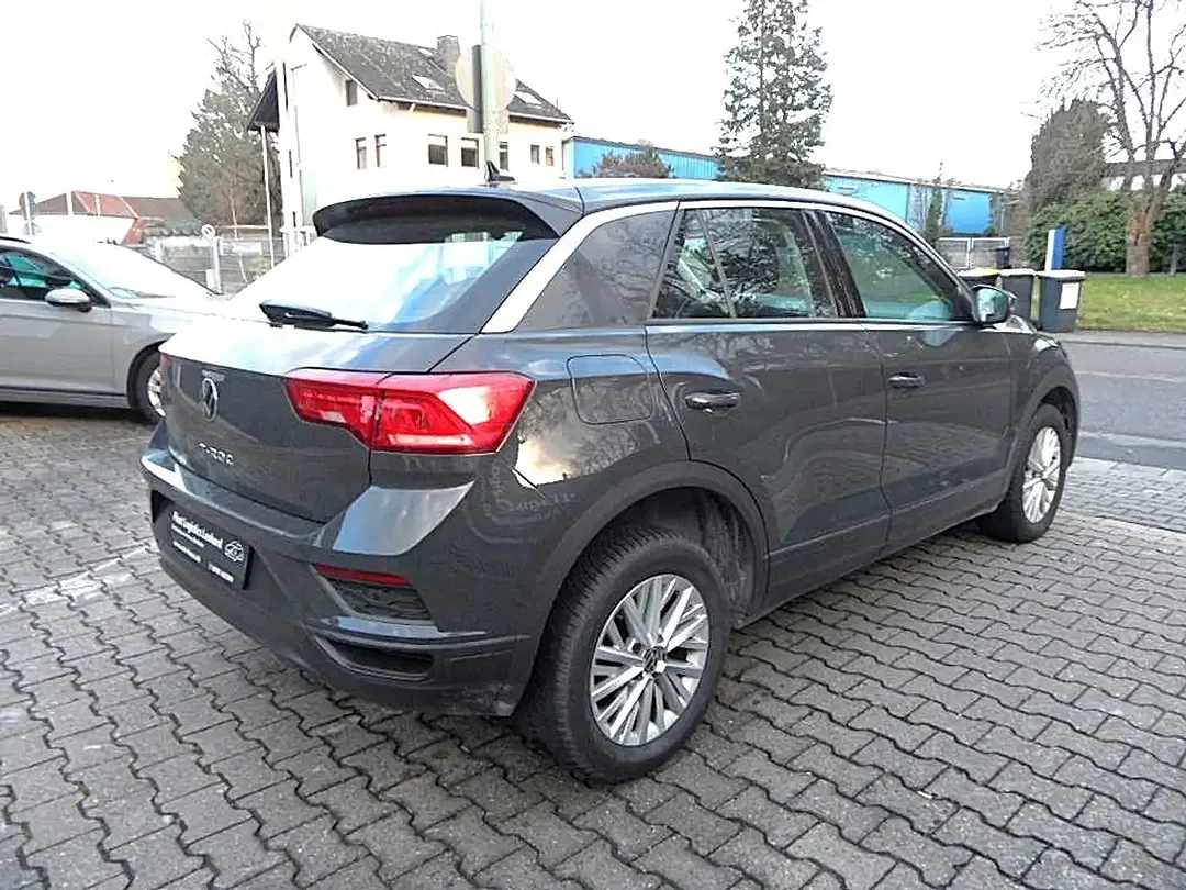 Volkswagen T-Roc - Thumbnail 3