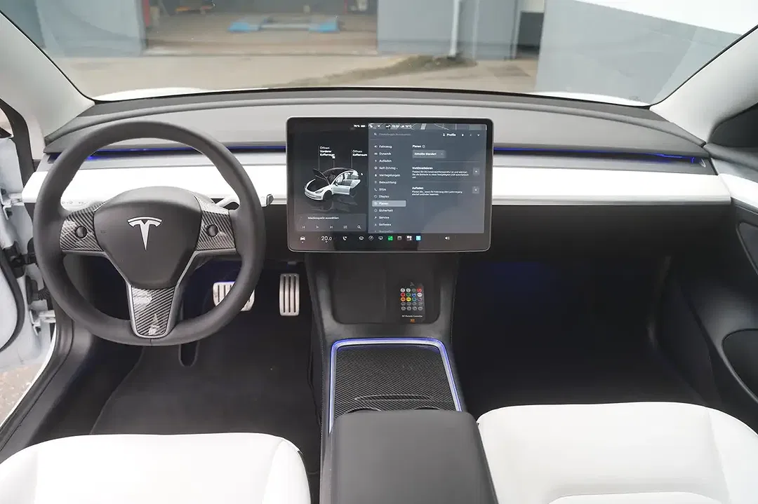 Tesla Model 3 Performance - foto 2